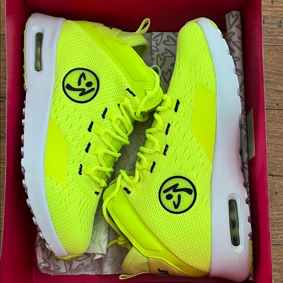 ZUMBA FITNESS Neon Yellow Sneakers Air Funk 8.5 women dance NEW high tops - Picture 1 of 4